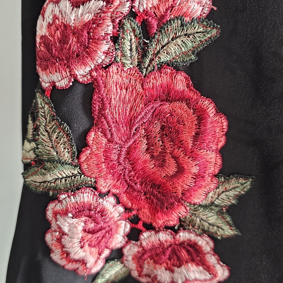 Womens Live 4 Truth Black Halter Neck Top W/ Red Embroidered Roses, Size M - Picture 3 of 6